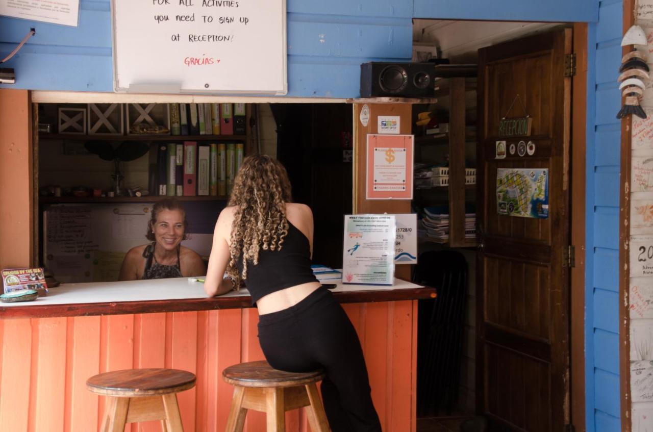 Spanish By The Sea - Bocas Bocas Town Exterior photo